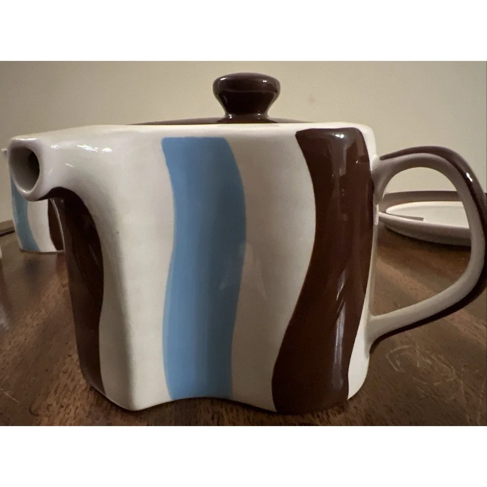 Hues N Brews 5 pc Nesting Tea/Coffee/Espresso set creamer pot cup/mug brown retr